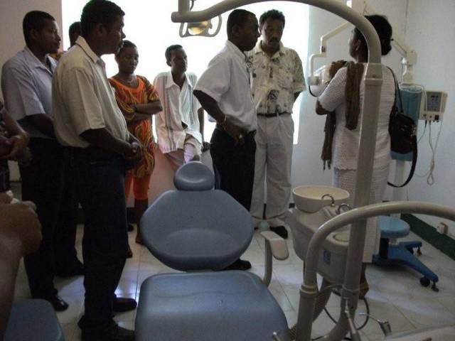 Inaugurato il gabinetto dentistico dell'ospedale 010.jpg (59265 byte)